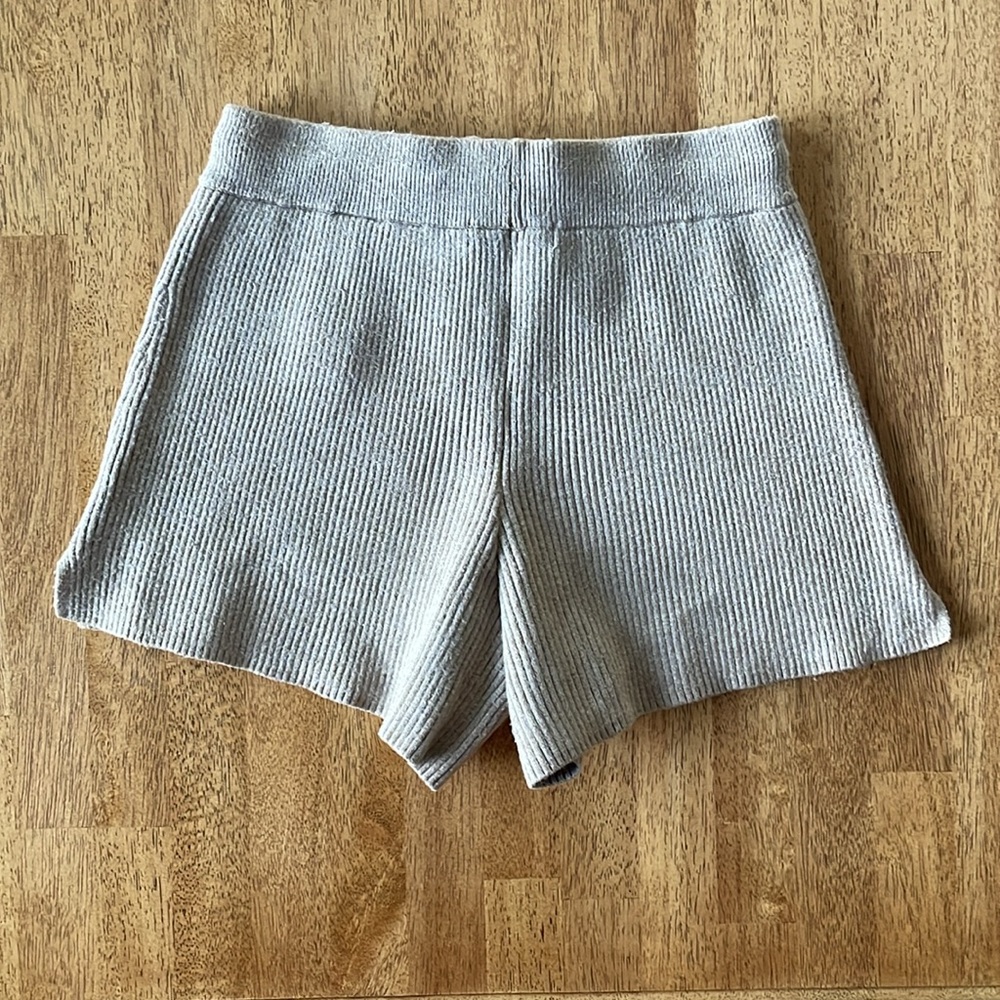 A&F Ribbed Shorts - Picture 2 of 4
